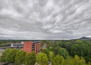 Fris en dicht bewolkt.