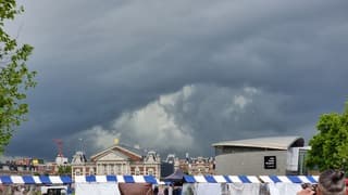 Onweersbui boven Amsterdam