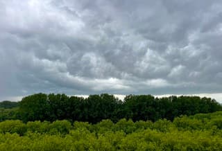 Fantasierijke wolken partijen razen over. 
