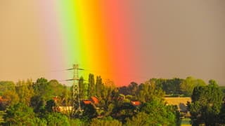 Prachtige fel gekleurde regenboog in de avond circa 21.00 uur 17-5-2026 