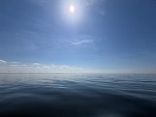 Bijna windstil bij Lemmer op IJsselmeer 
