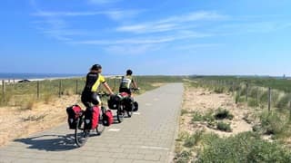 Kust blauw sluiers fietsers 
