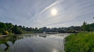 Vanochtend in nog wat heiig boven deze vijver met fontein 