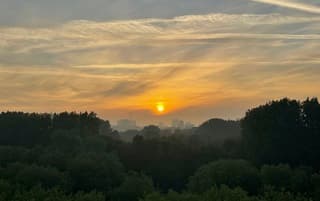 Foto 1 van 2: 6 uur vanmorgen, na een rode gloed kregen we een mooie en rustige zonsopkomst…