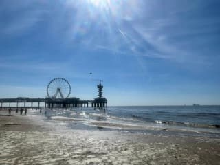 Pier Scheveningen zon met sluier bewolking 