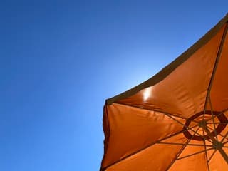 Onder de parasol 
