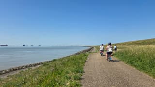 Lekker op de solex langs de westerschelde toeren