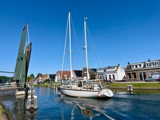 Het water op.
