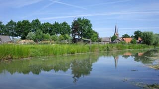 Zonnig weer, nauwelijks wind en een schitterend dorpsgezicht in Langbroek 