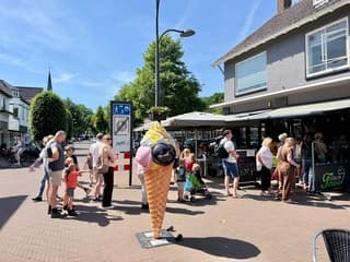 In de rij voor een ijsje.
