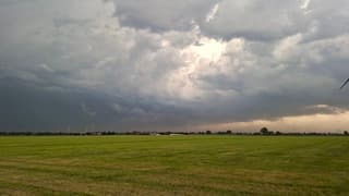 Naderende onweersbui, locatie foto Rouveen, tijdstip foto 16.48 uur.