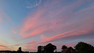 ook roze wolk richting Noorden.