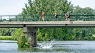 Met een plons de zomer in