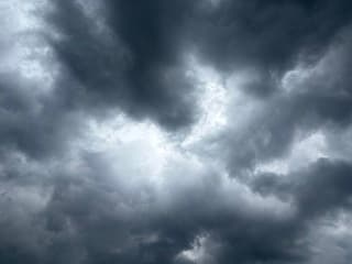 Donkere wolken