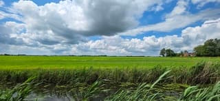 Mooie regenwolken boven de Groninger landerijen 