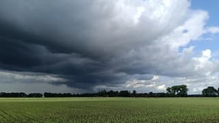 Regenbui in aantocht 