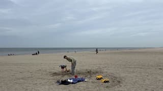 Bewolkt bijna leeg strand