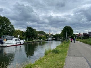 Donkere regen wolken