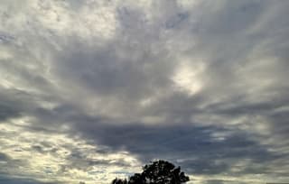 Mooi wolkendek boven Alkmaar