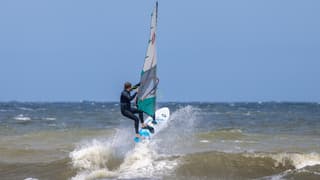Sufers en harde wind op Vlieland