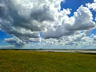 PRACHTIGE WOLKENLUCHT BOVEN SCHIERMONNIKOOG 