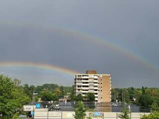 Hele heldere dubbele lage regenboog