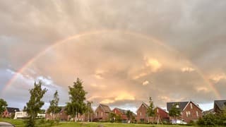 Regenboog in de wolken 